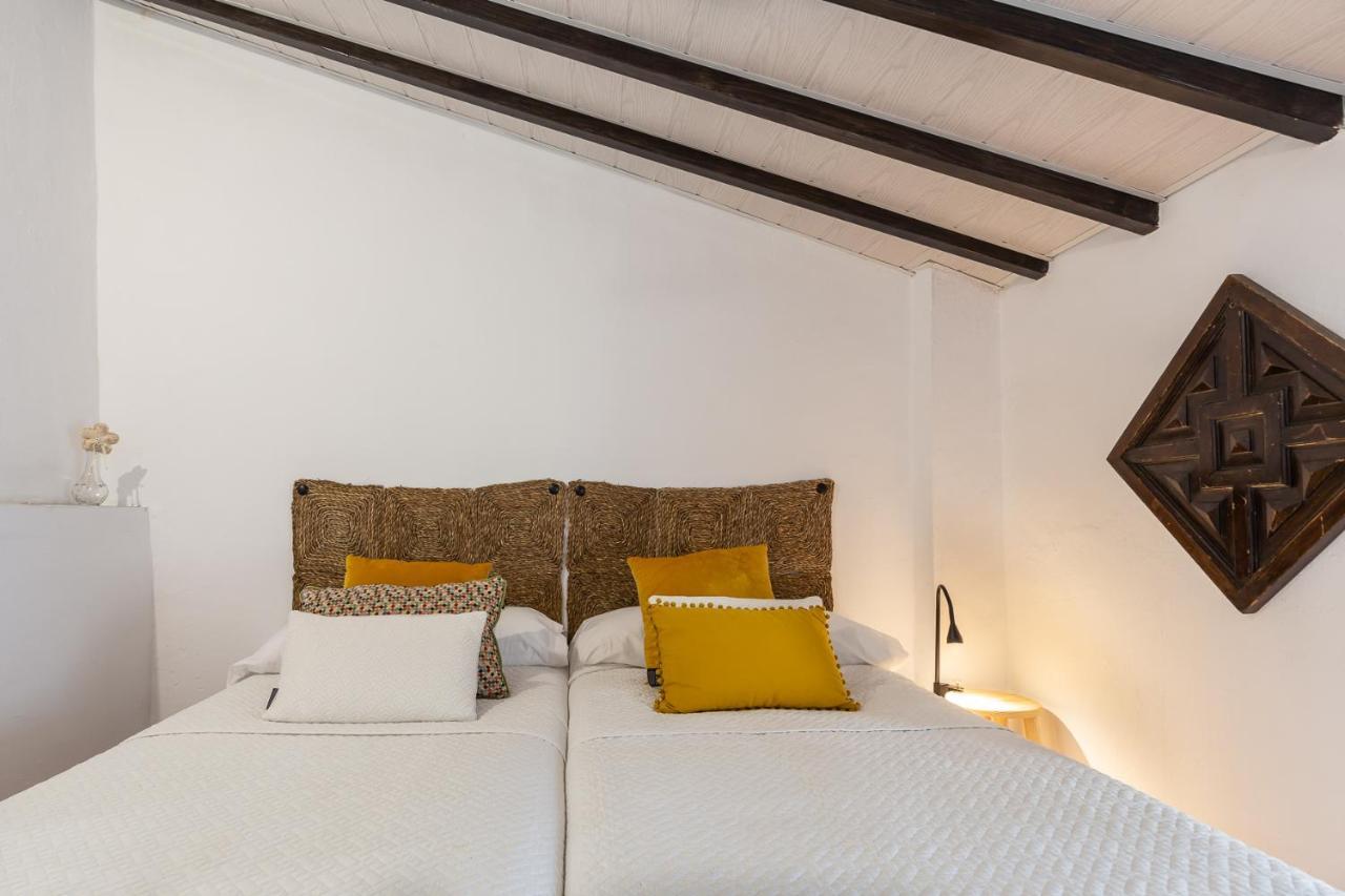 Casa Randonneur, Traditional Townhouse In Alora. Holiday home